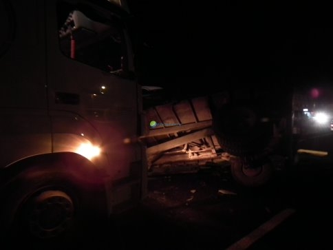 Yeni Kavşakta Trafik Kazası Kamyon Traktöre Çarptı